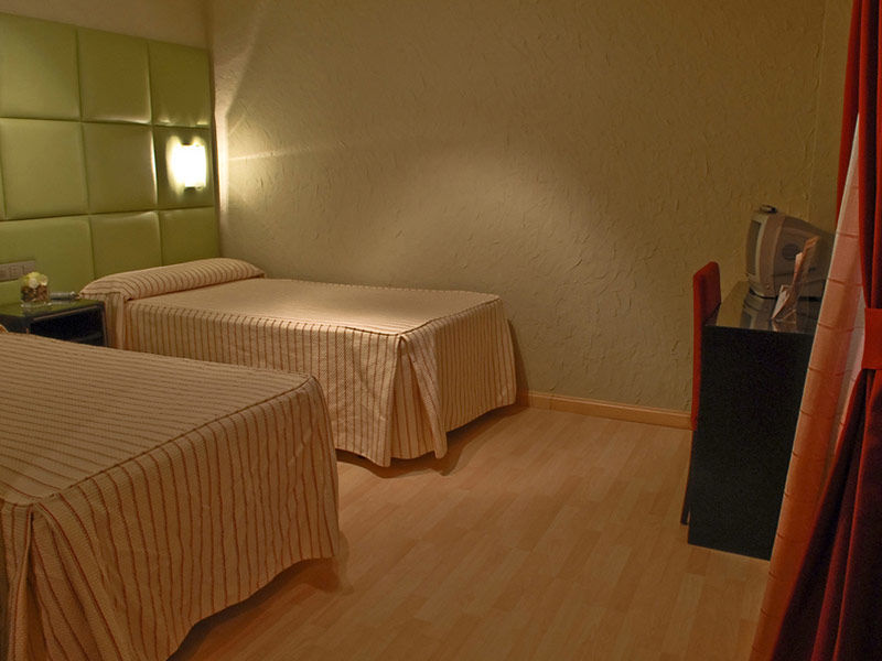Presidente Hotel Granada Room photo
